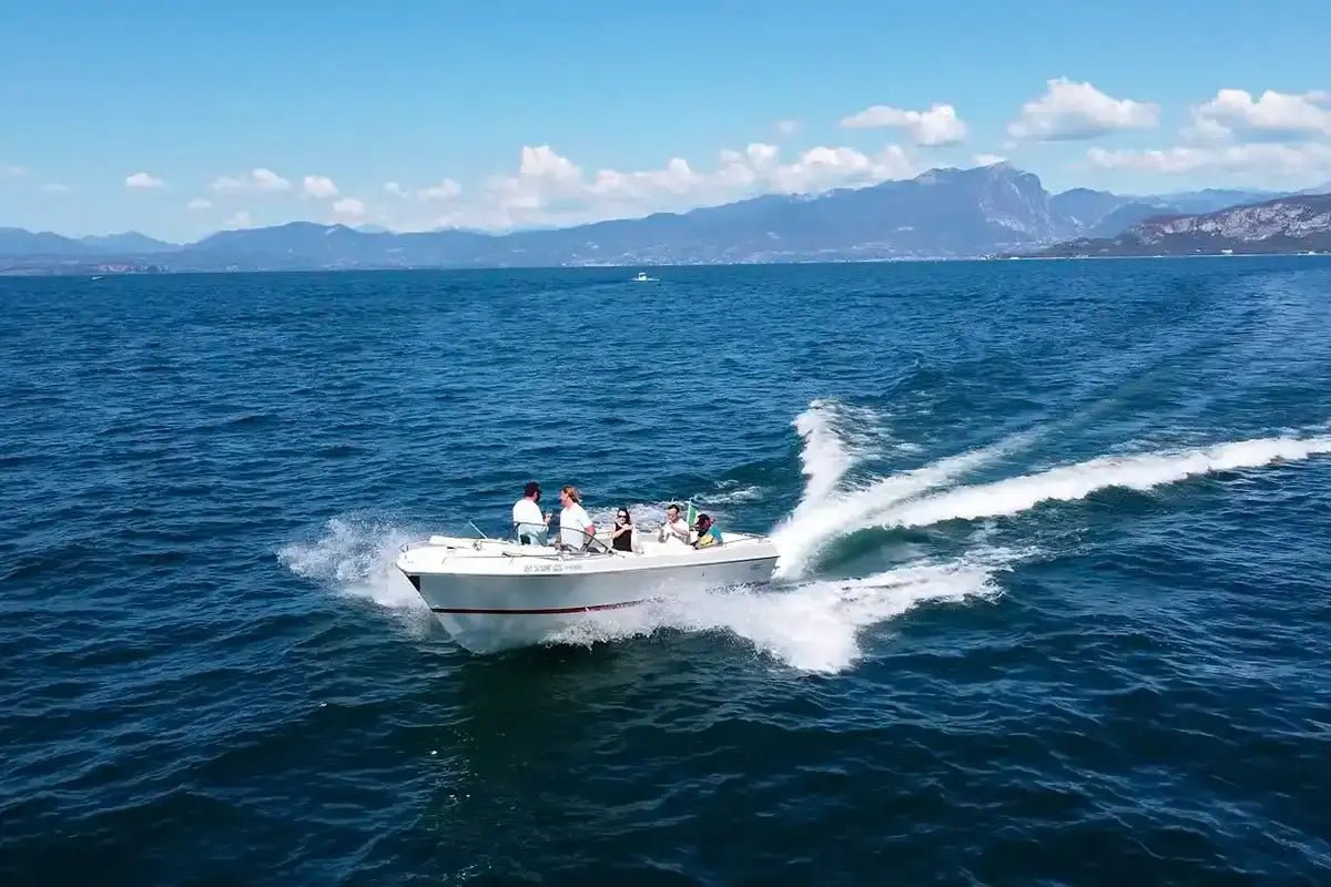 4 hours Boat Cruise on Lake Garda from Lazise - Boat Tour - Touraround