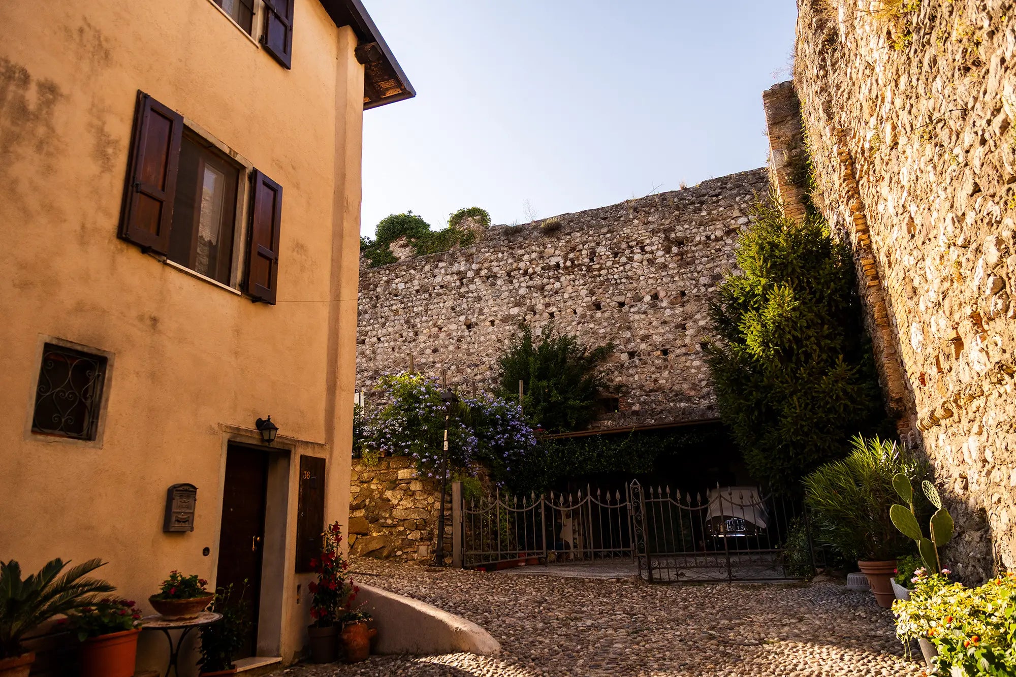 E-Bike tour with Wine tasting from Salò - Touraround