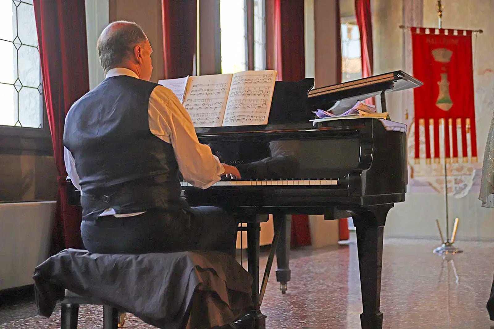 Arias & Aperitif: a Lyrical Concert at Palazzo Carlotti in Garda - Opera Concert - Touraround