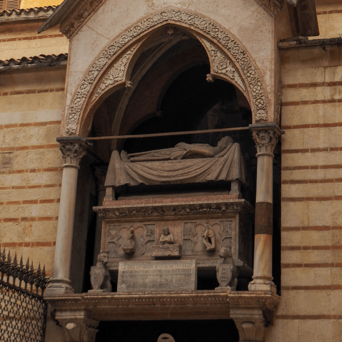 Dante in Verona: From Inferno to Paradise - Walking Tour - Touraround