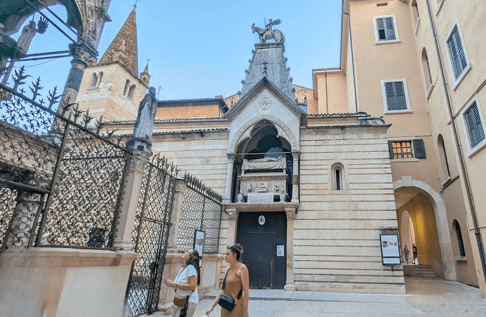 Walking Tour in Verona: 9+ Landmarks with Live Guide - Walking Tour - Touraround