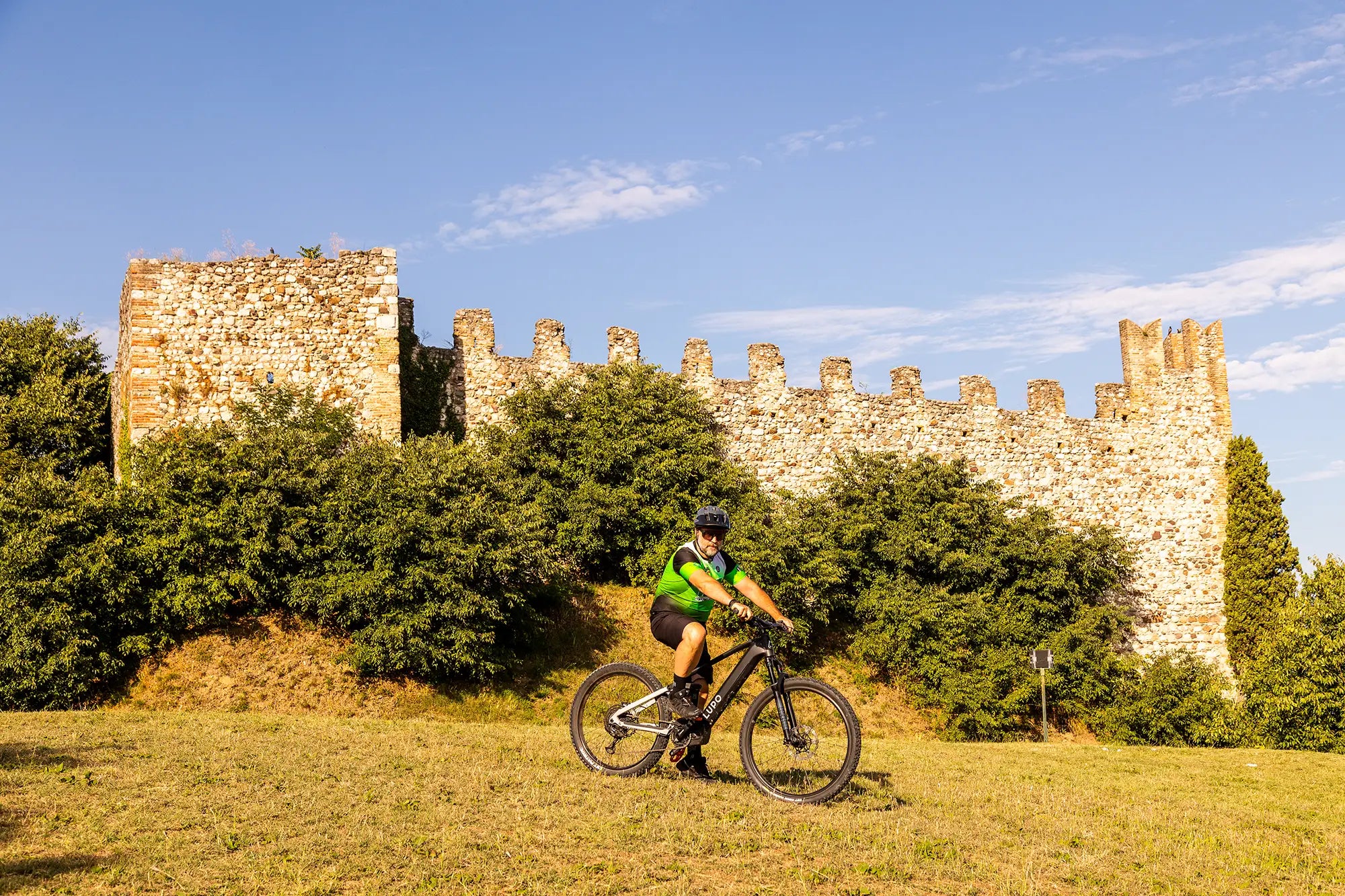 E-Bike tour with Wine tasting from Salò - Touraround
