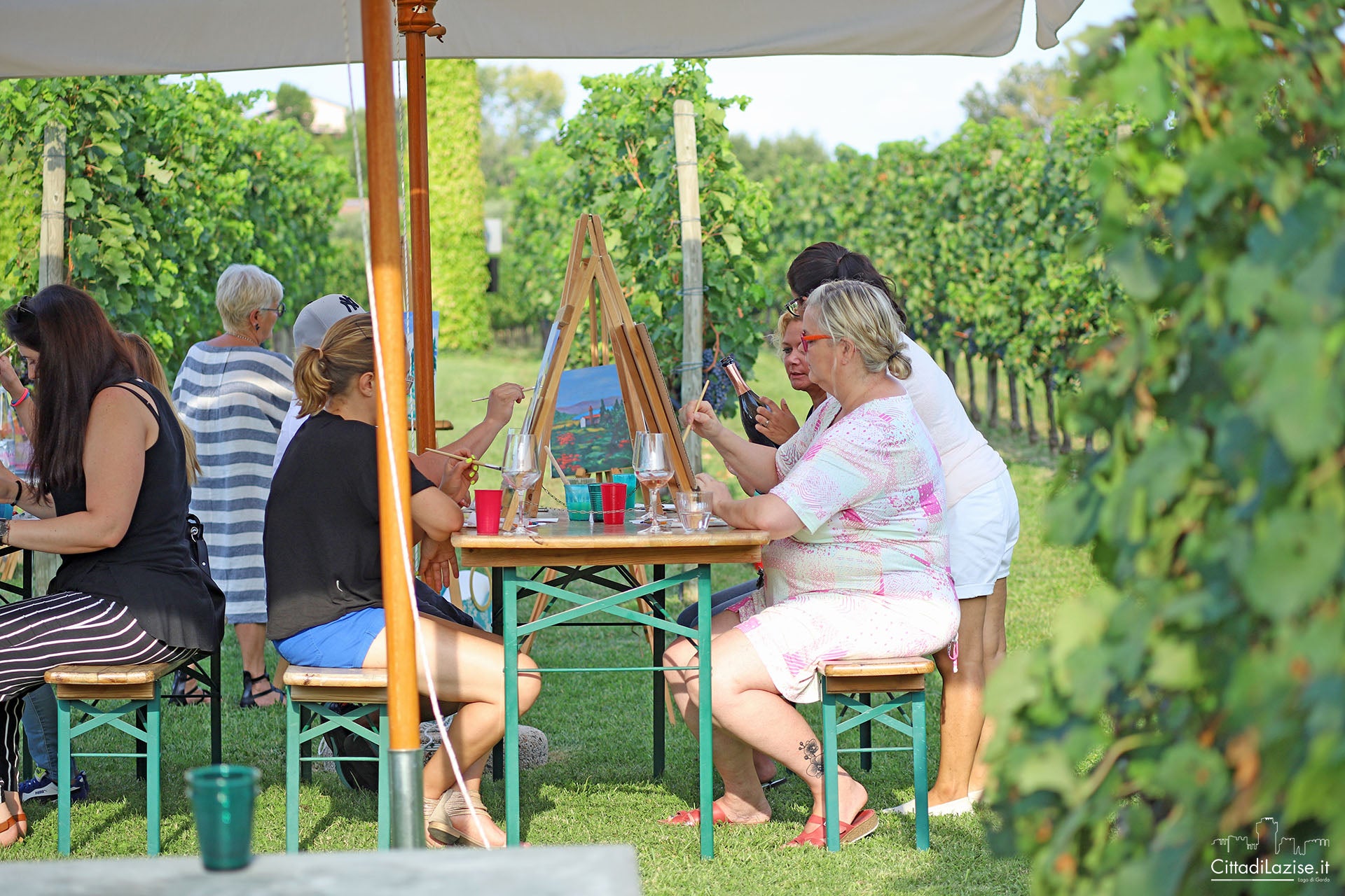 Art Experience with Food and Wine Tasting in the vineyards