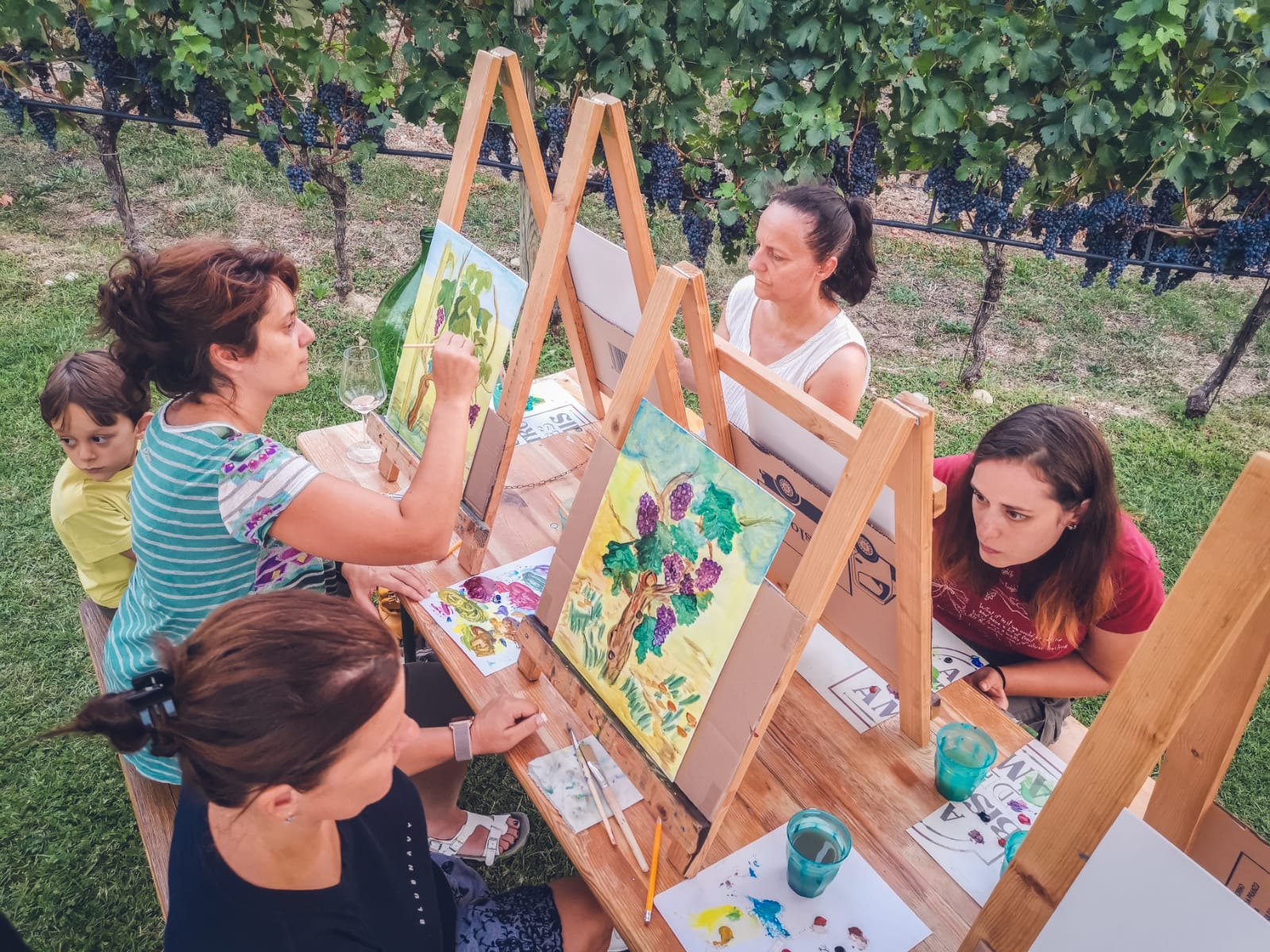 Art Experience with Food and Wine Tasting in the vineyards