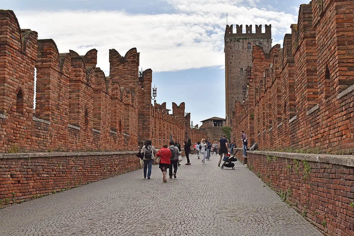 Geschichte und Geheimtipps Veronas walking tour - Walking Tour - Touraround