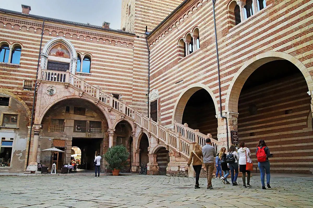 Storia e gemme nascoste di Verona Walking Tour - Walking Tour - Touraround